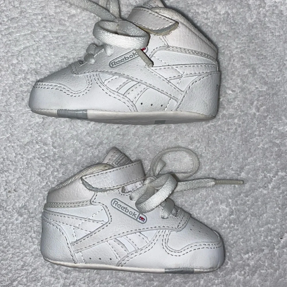Reebok classic white high top crib shoe size 3 unisex gender neutral